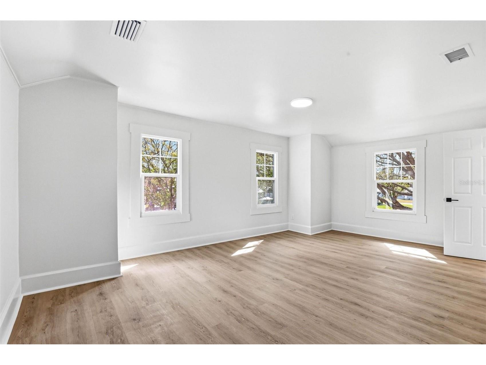 301 81st Avenue NE Saint Petersburg FL 33702 TB8520248 image30