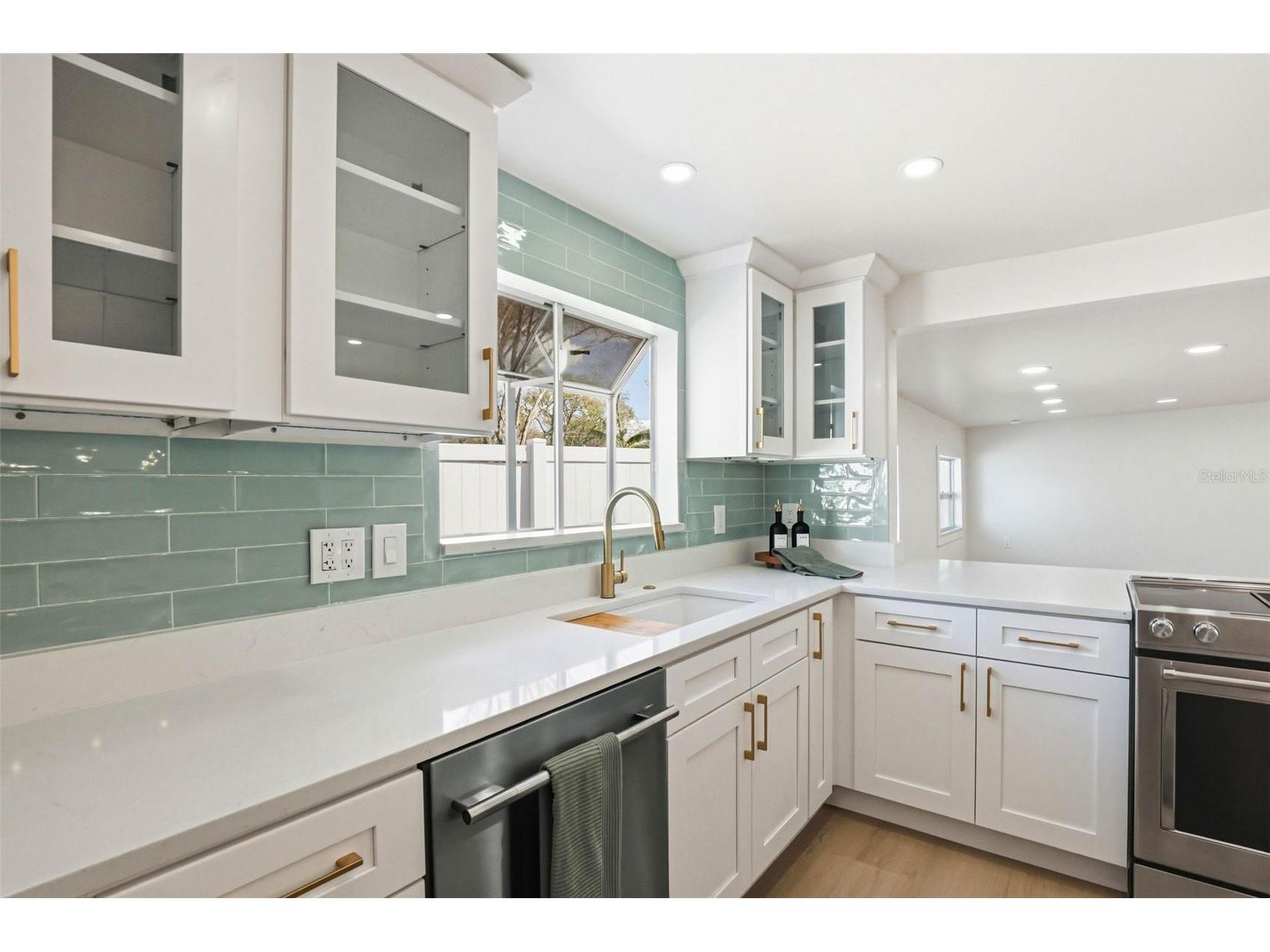 301 81st Avenue NE Saint Petersburg FL 33702 TB8520248 image4
