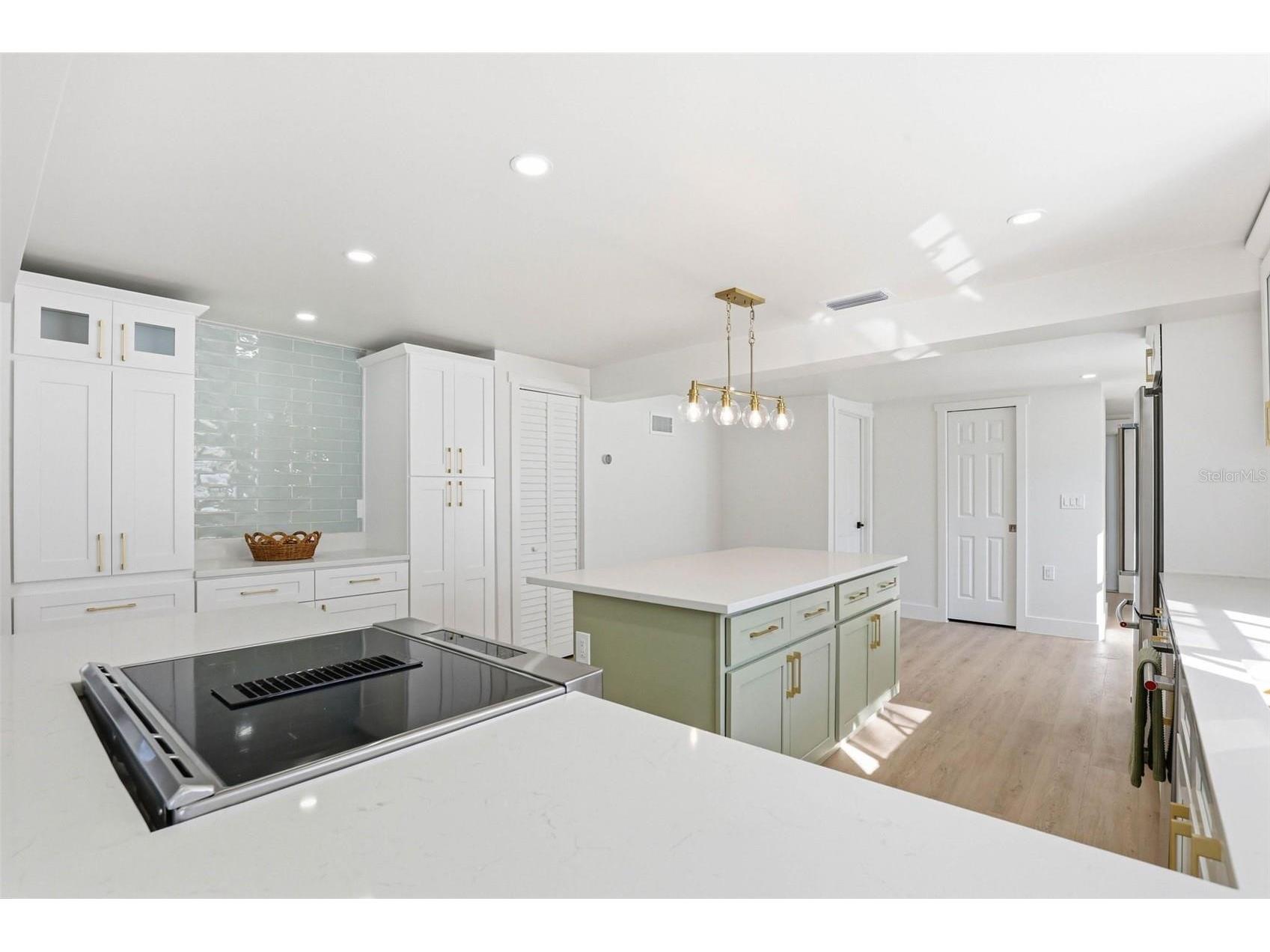301 81st Avenue NE Saint Petersburg FL 33702 TB8520248 image6