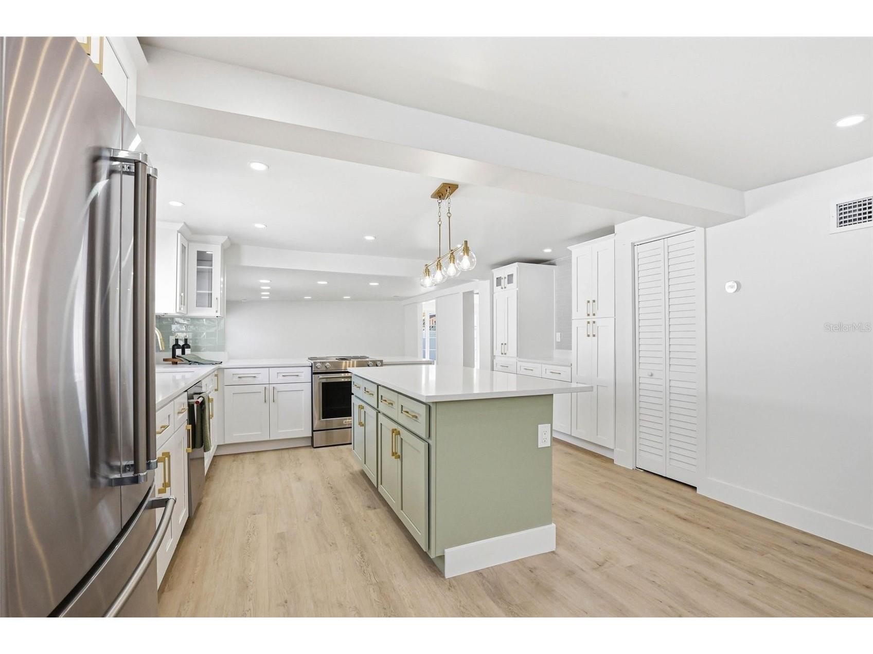 301 81st Avenue NE Saint Petersburg FL 33702 TB8520248 image8