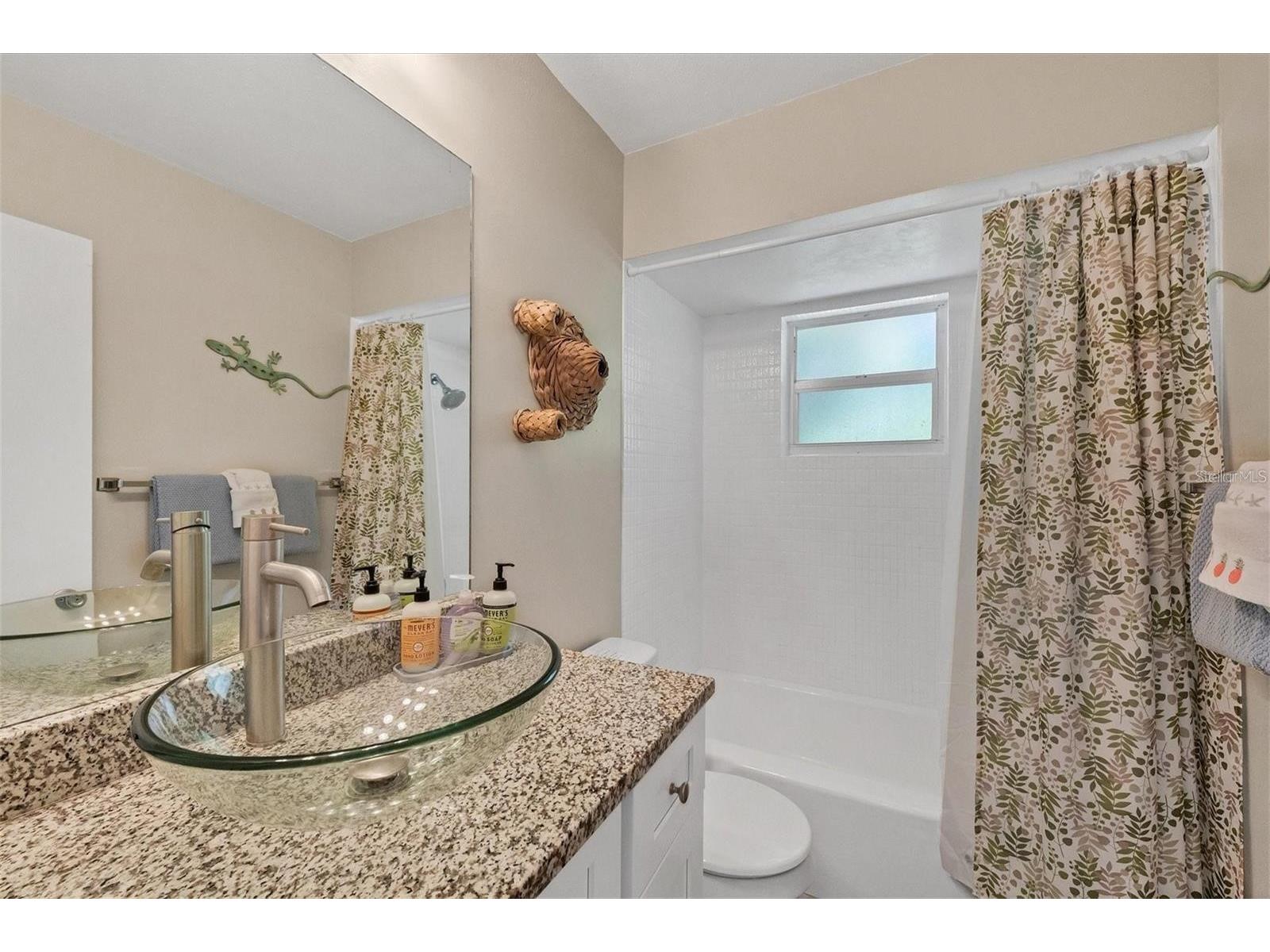 301 Avenida Madera #A Sarasota FL 34242 - Canal A4690447 image6