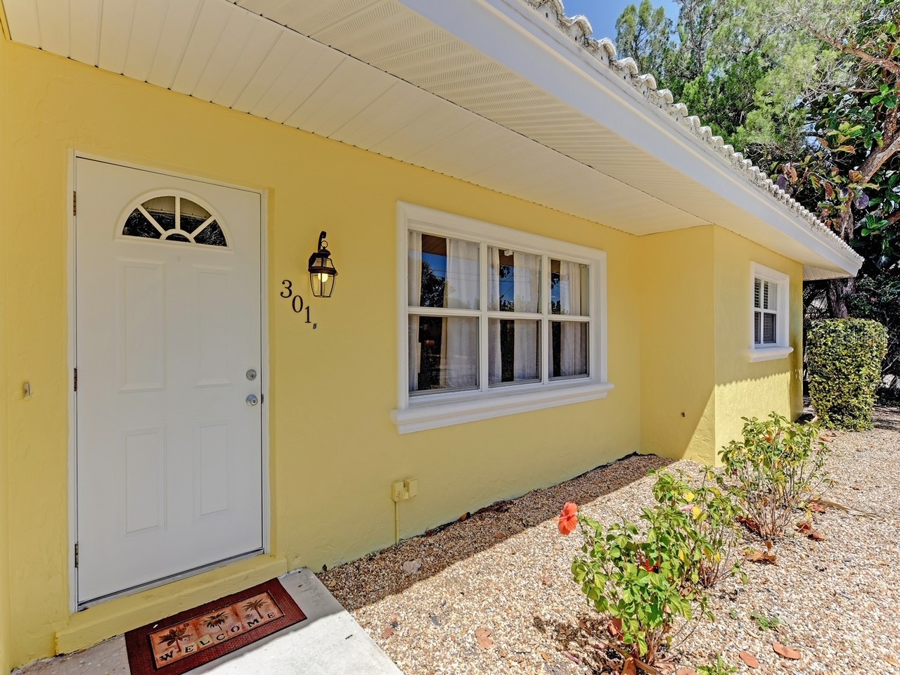301 Avenida Madera #B Sarasota FL 34242 A4690443 image1