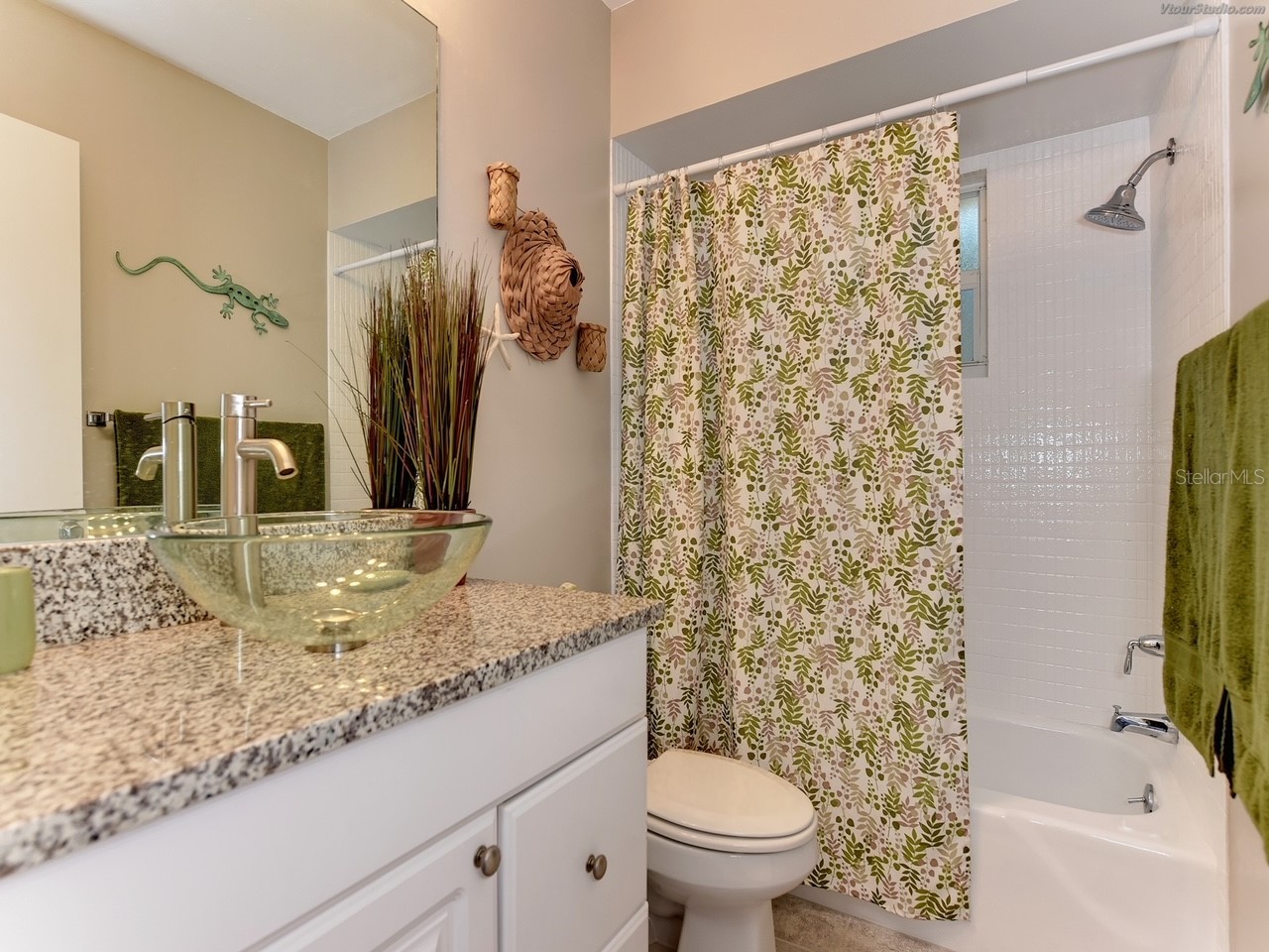 301 Avenida Madera #B Sarasota FL 34242 A4690443 image12