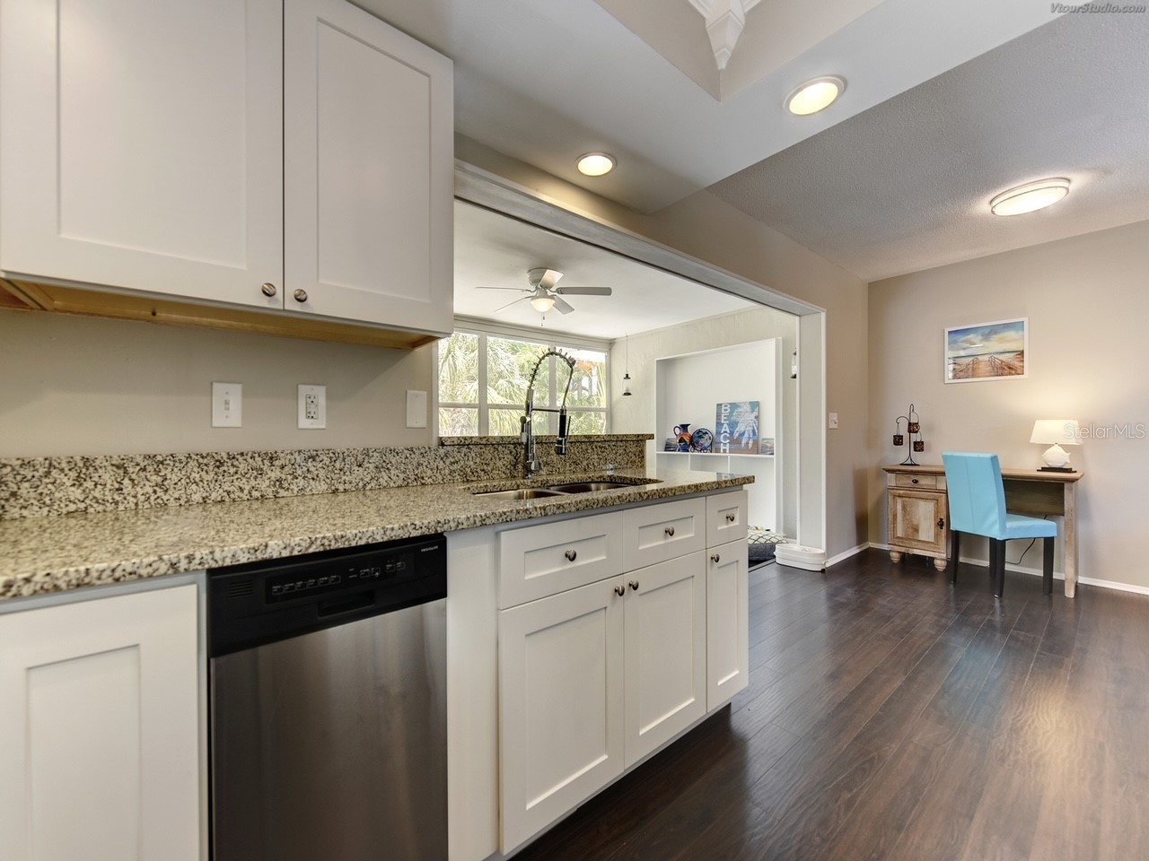 301 Avenida Madera #B Sarasota FL 34242 A4690443 image9
