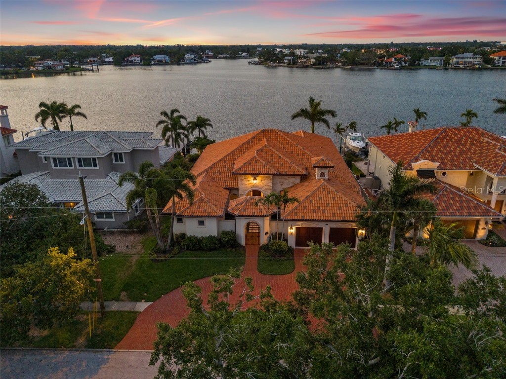 301 Bayview Drive NE Saint Petersburg FL 33704 - SMACKS BAYOU/ TAMPA BAY TB8389442 image1