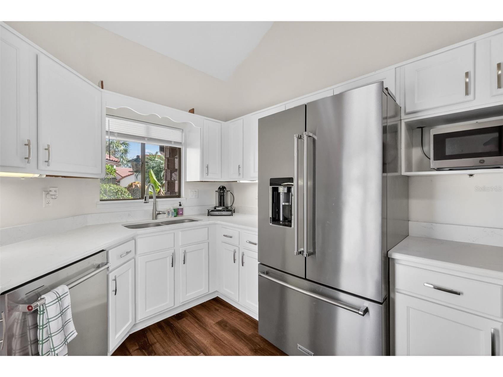 301 Clusterwood Drive Yalaha FL 34797 - LAKE HARRIS CHAIN OF LAKES G5107543 image10