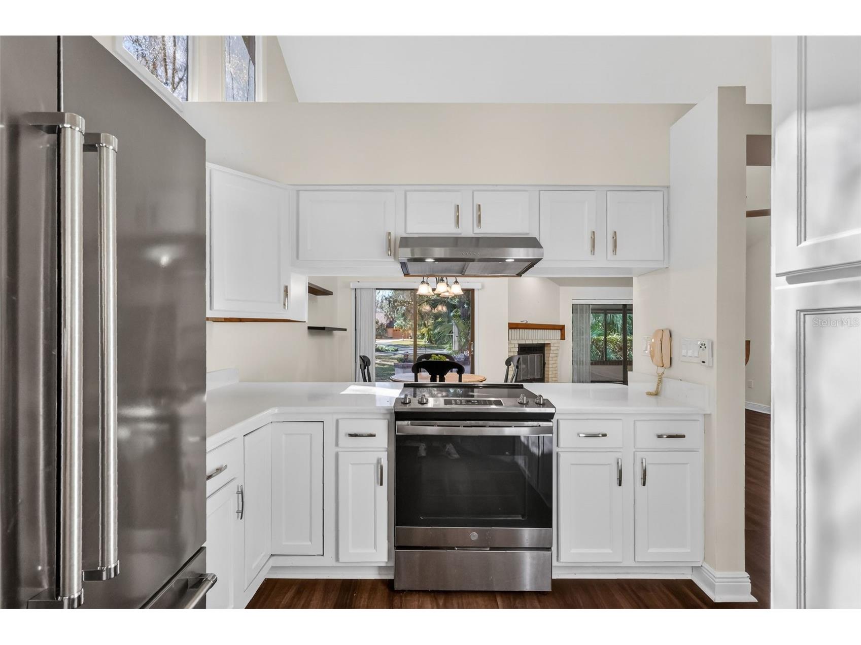 301 Clusterwood Drive Yalaha FL 34797 - LAKE HARRIS CHAIN OF LAKES G5107543 image12