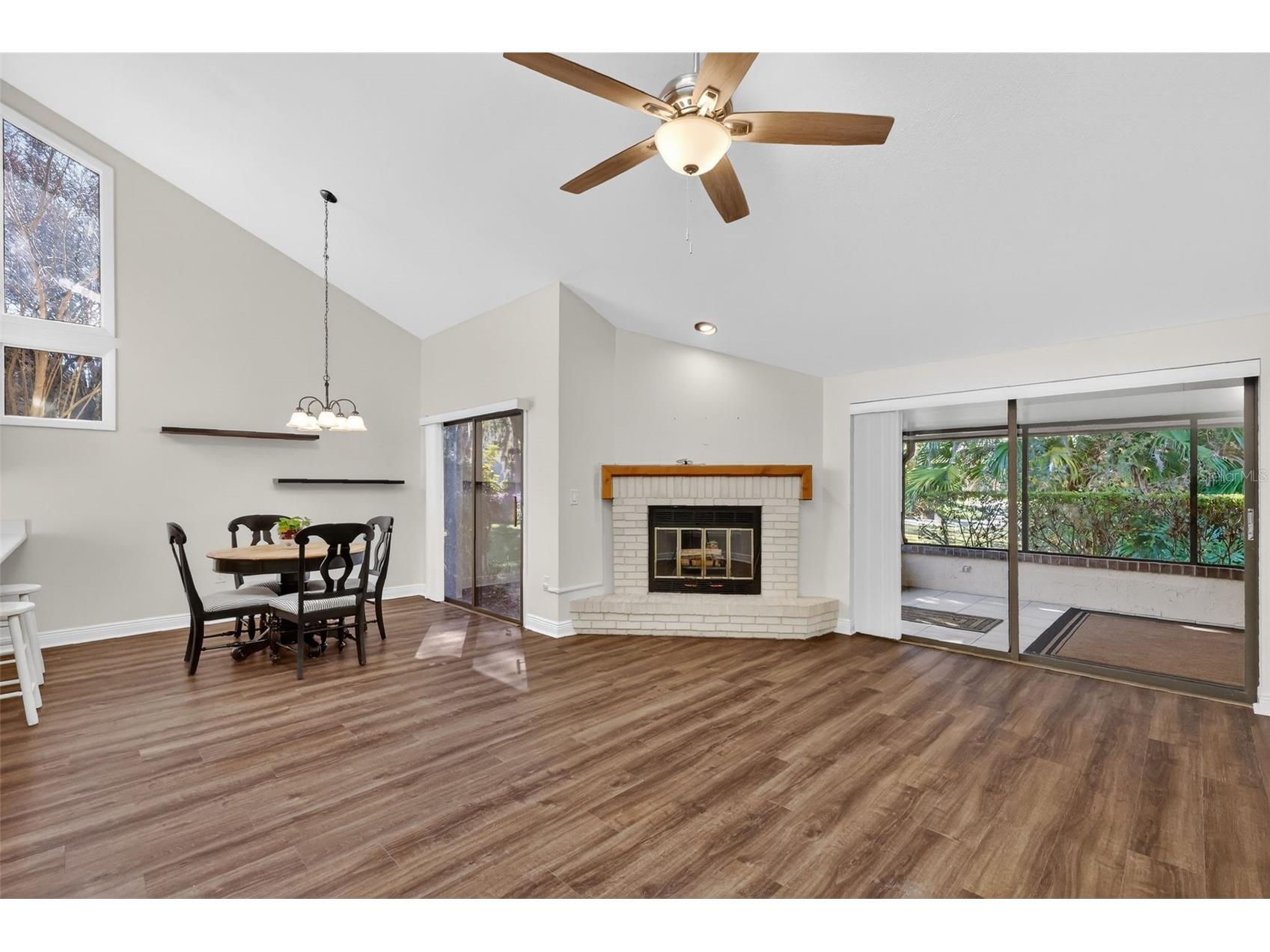 301 Clusterwood Drive Yalaha FL 34797 - LAKE HARRIS CHAIN OF LAKES G5107543 image15