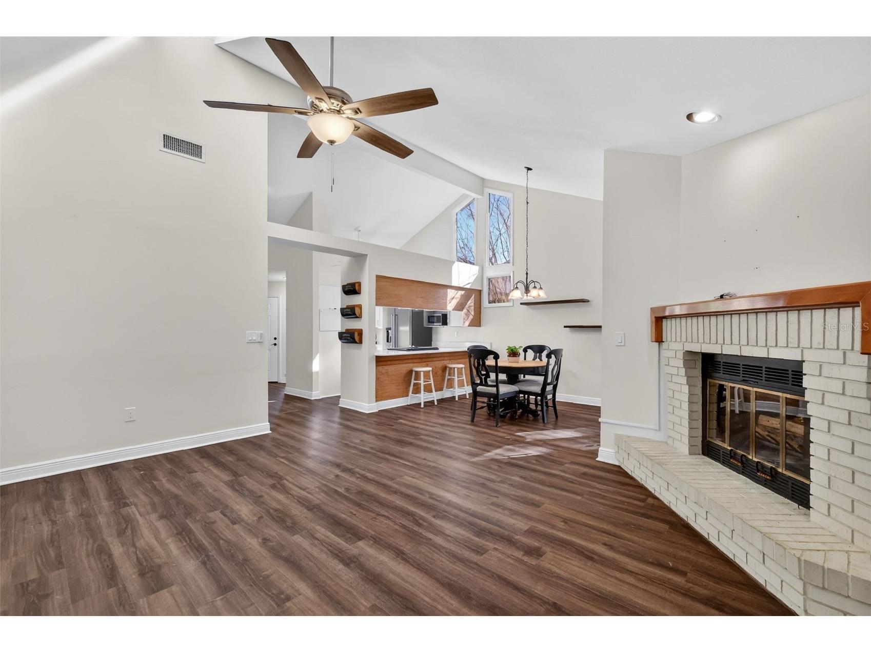 301 Clusterwood Drive Yalaha FL 34797 - LAKE HARRIS CHAIN OF LAKES G5107543 image16