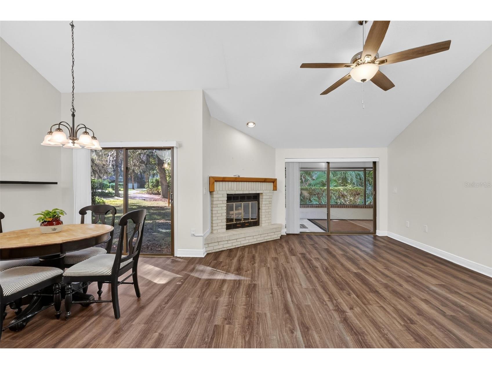 301 Clusterwood Drive Yalaha FL 34797 - LAKE HARRIS CHAIN OF LAKES G5107543 image18