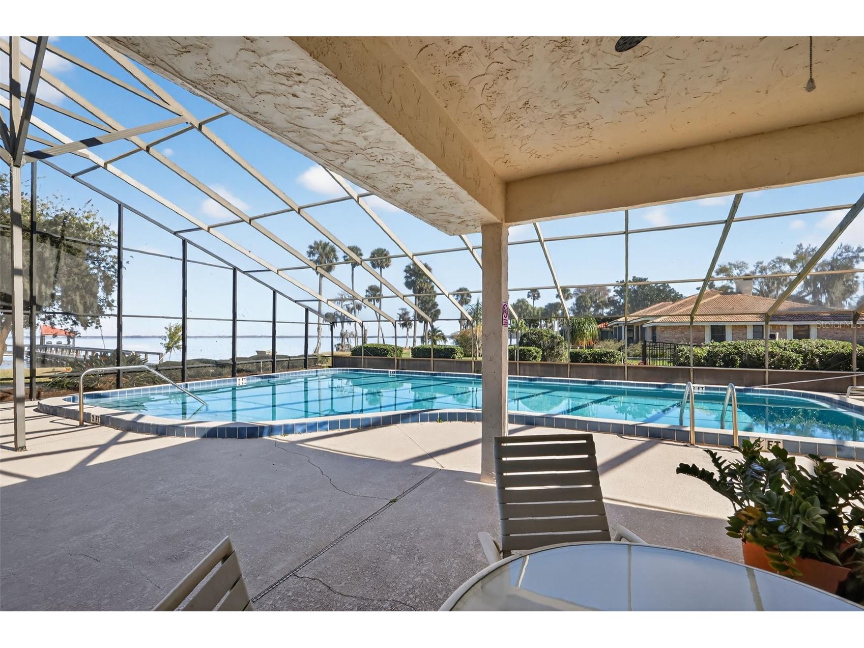 301 Clusterwood Drive Yalaha FL 34797 - LAKE HARRIS CHAIN OF LAKES G5107543 image2