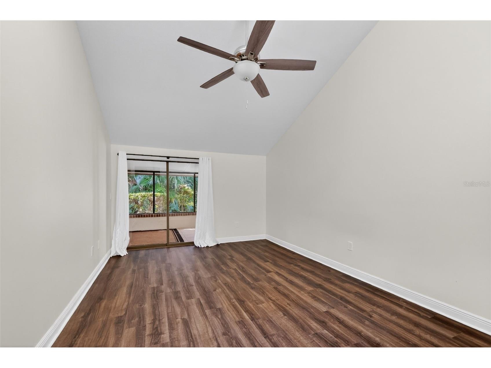 301 Clusterwood Drive Yalaha FL 34797 - LAKE HARRIS CHAIN OF LAKES G5107543 image20