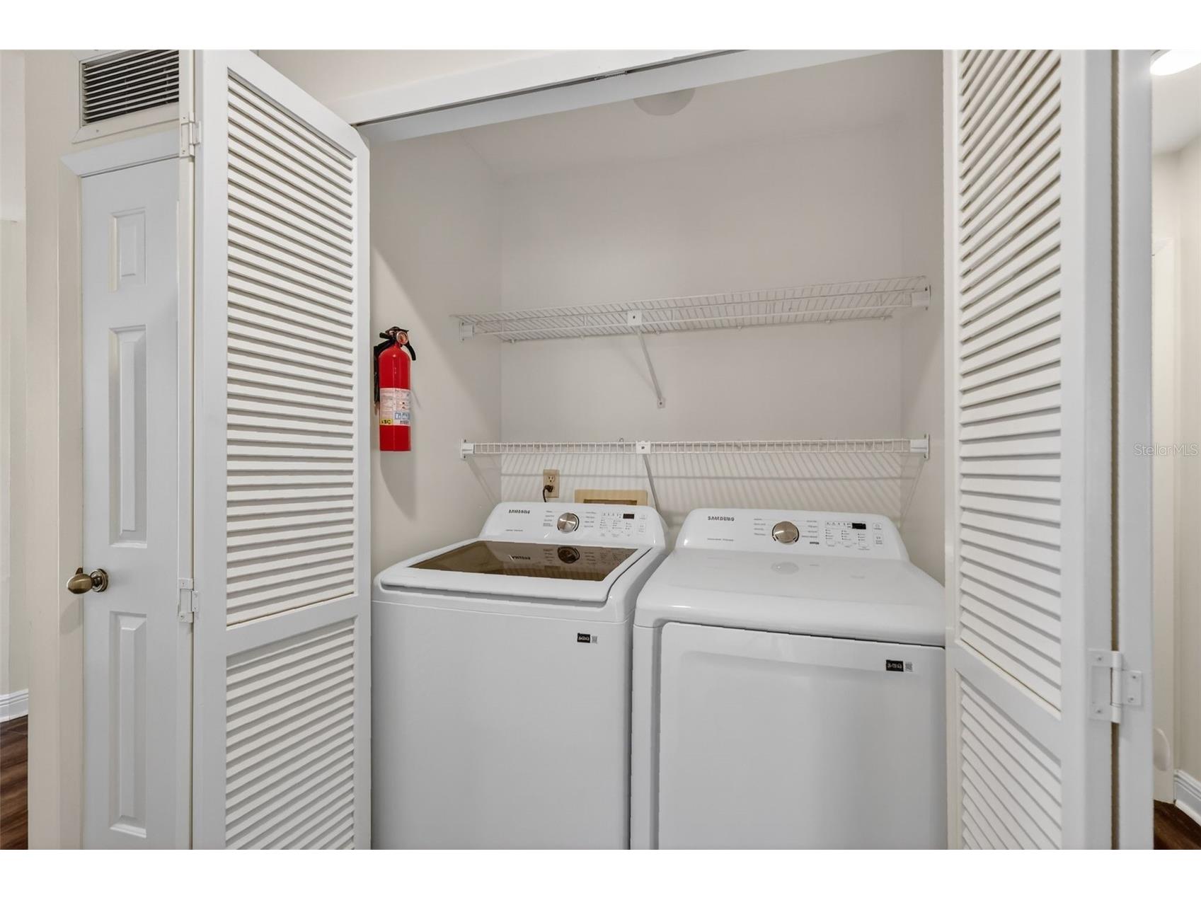 301 Clusterwood Drive Yalaha FL 34797 - LAKE HARRIS CHAIN OF LAKES G5107543 image32