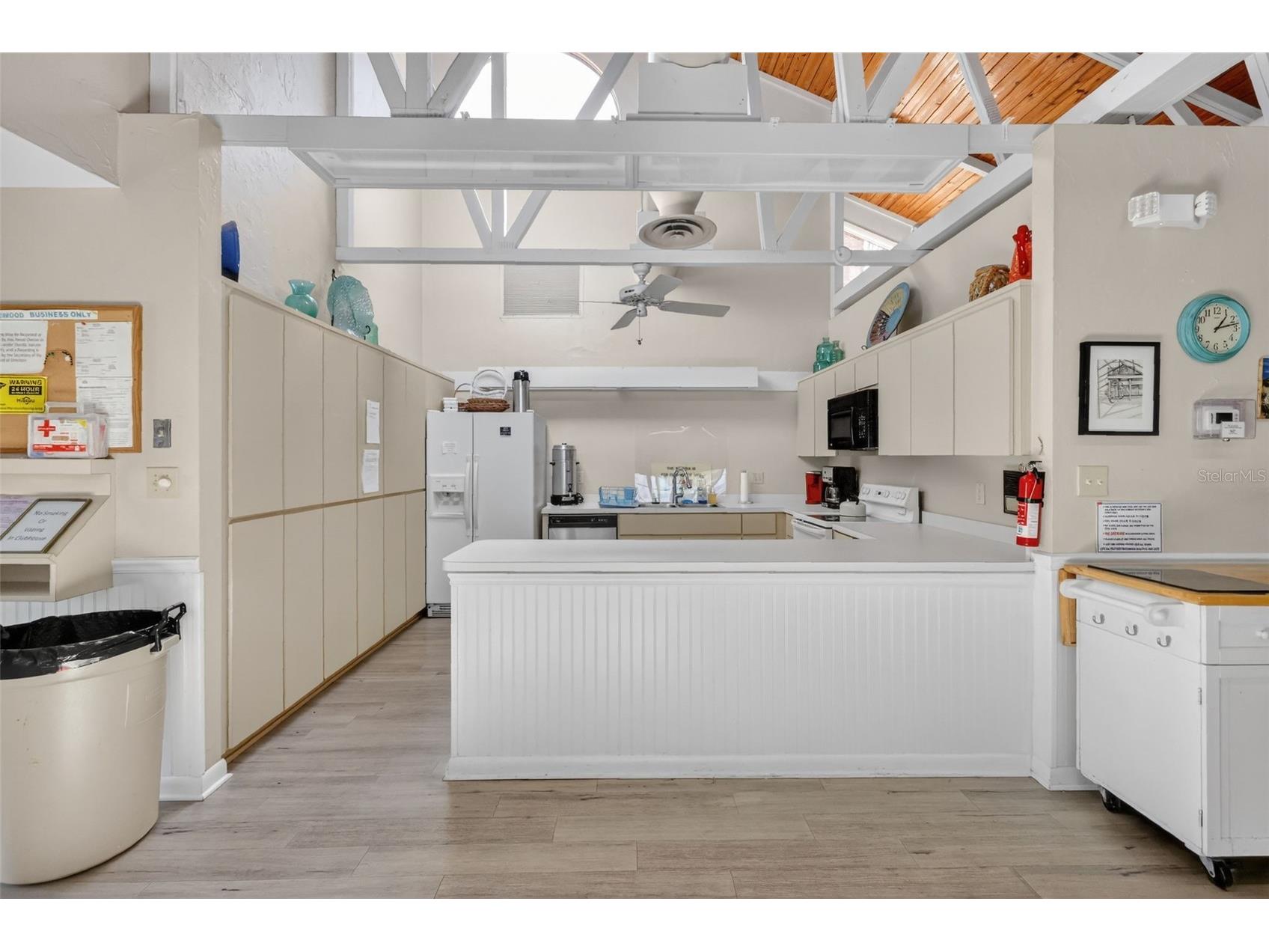 301 Clusterwood Drive Yalaha FL 34797 - LAKE HARRIS CHAIN OF LAKES G5107543 image40