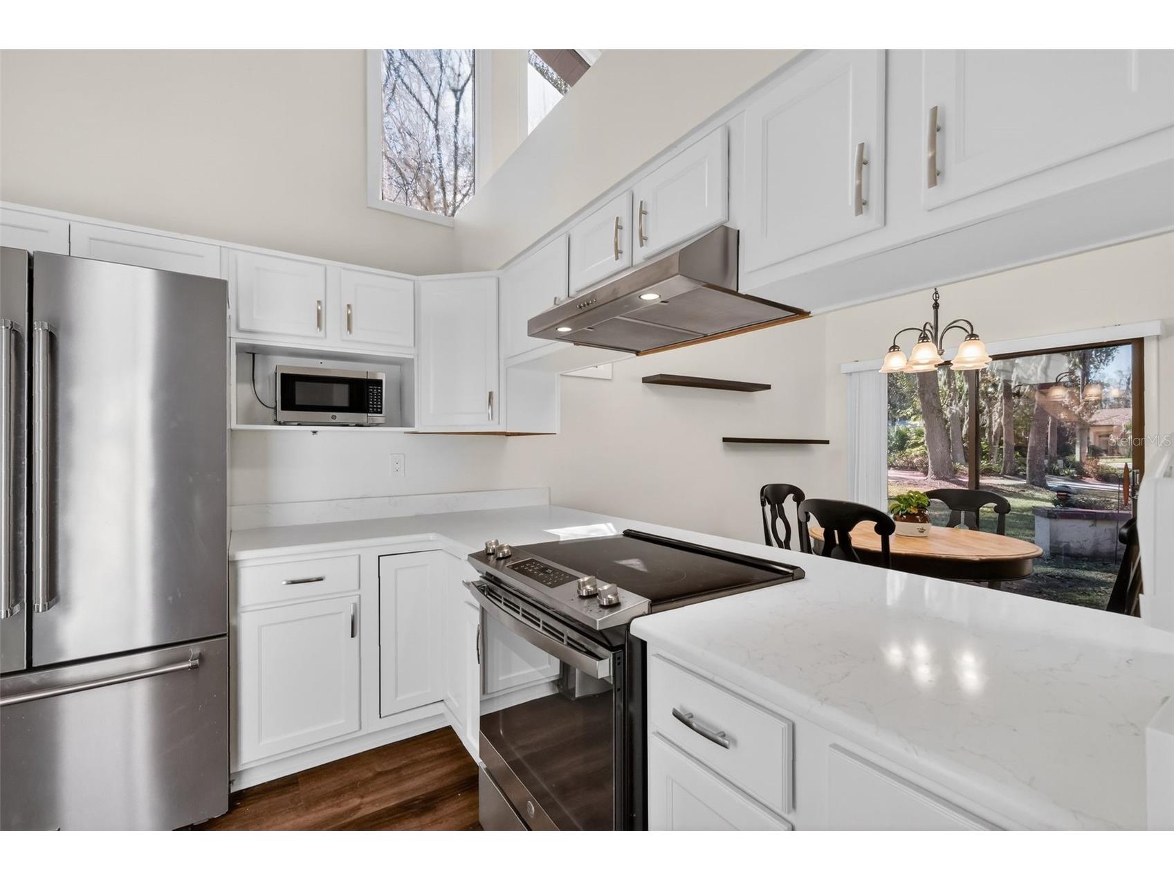 301 Clusterwood Drive Yalaha FL 34797 - LAKE HARRIS CHAIN OF LAKES G5107543 image8