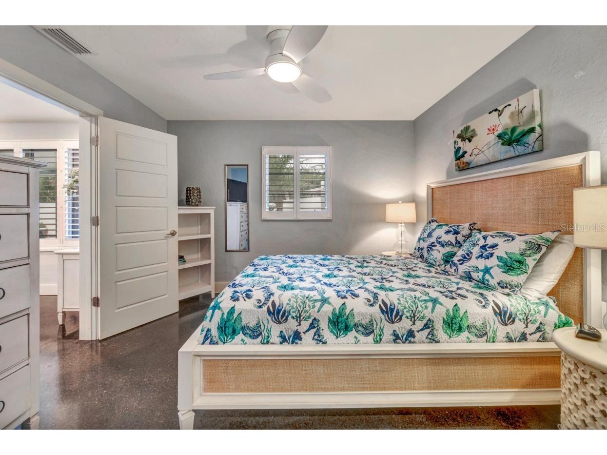 301 Jackson Drive Sarasota FL 34236 A4683209 image10