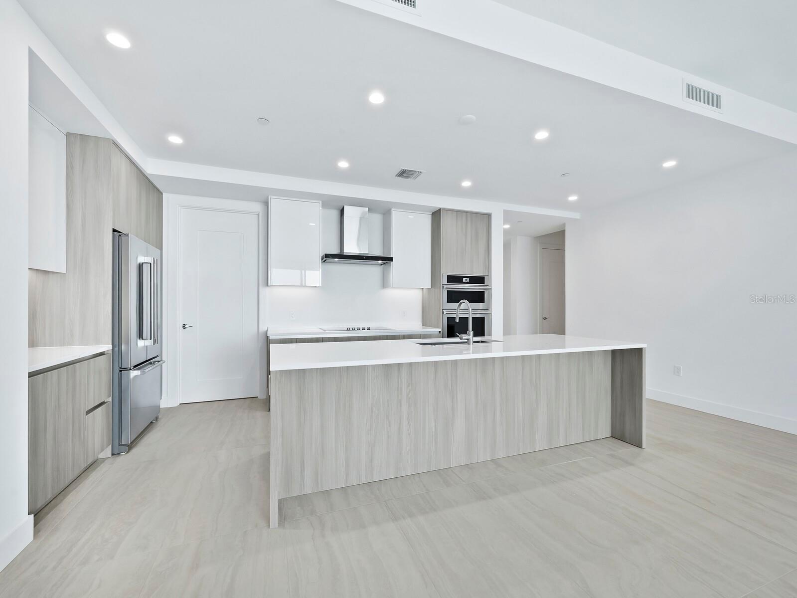 301 Quay Commons #1003 Sarasota FL 34236 A4689567 image8