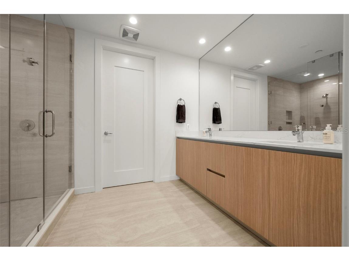 301 Quay Commons #1008 Sarasota FL 34236 A4660379 image35