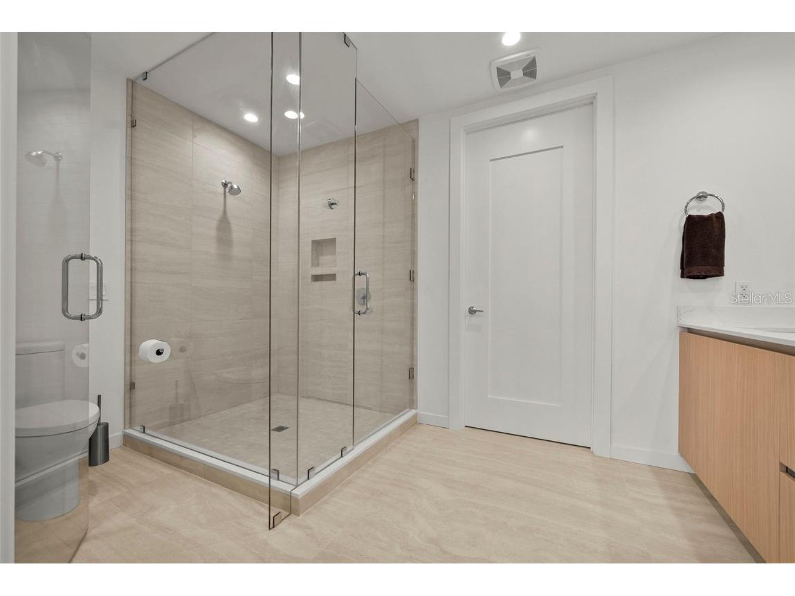 301 Quay Commons #1008 Sarasota FL 34236 A4660379 image39