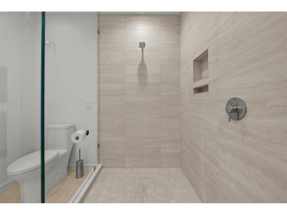 301 Quay Commons #1008 Sarasota FL 34236 A4660379 image40