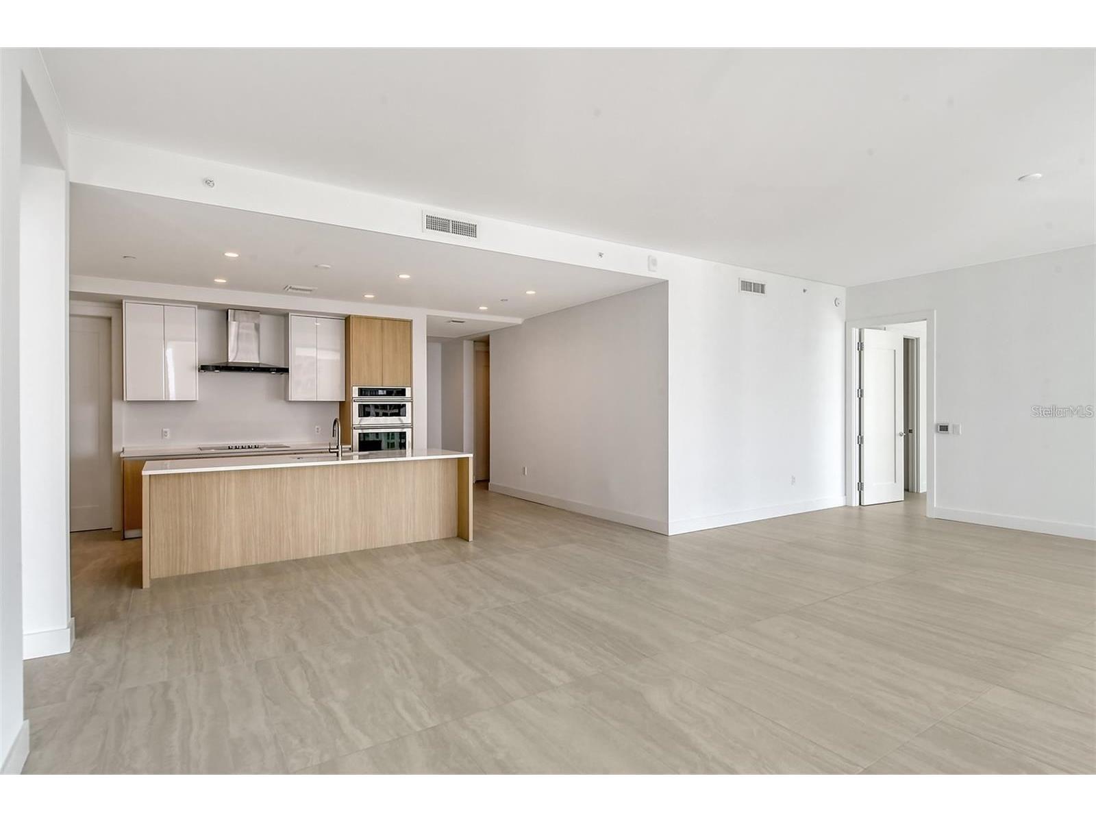 301 Quay Commons #1011 Sarasota FL 34236 A4692152 image14