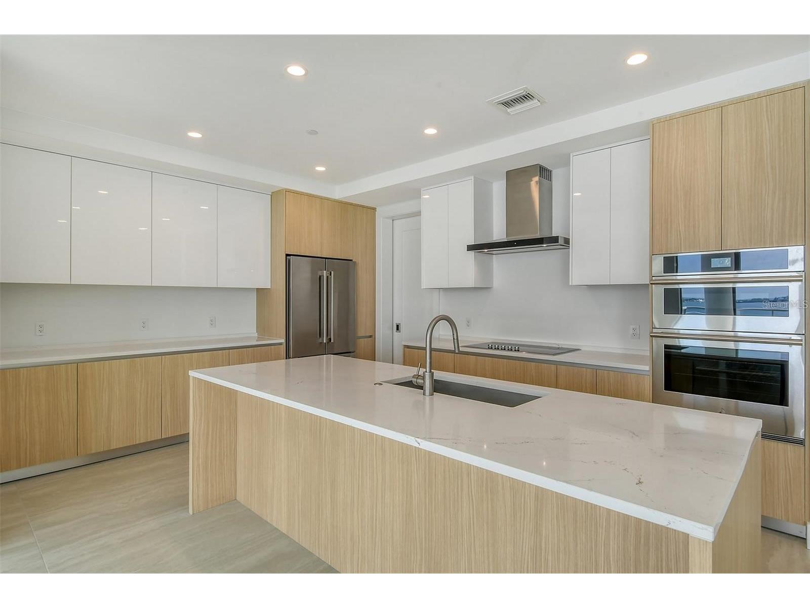 301 Quay Commons #1011 Sarasota FL 34236 A4692152 image15
