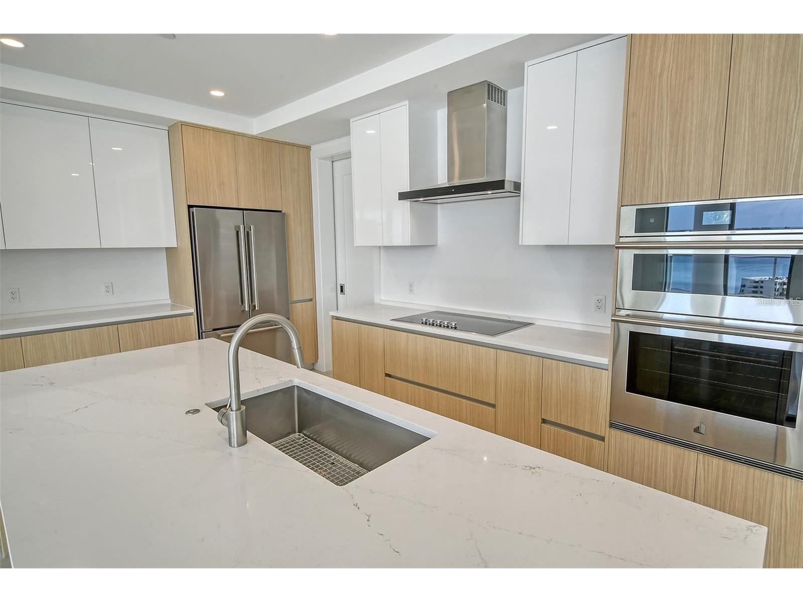 301 Quay Commons #1011 Sarasota FL 34236 A4692152 image16