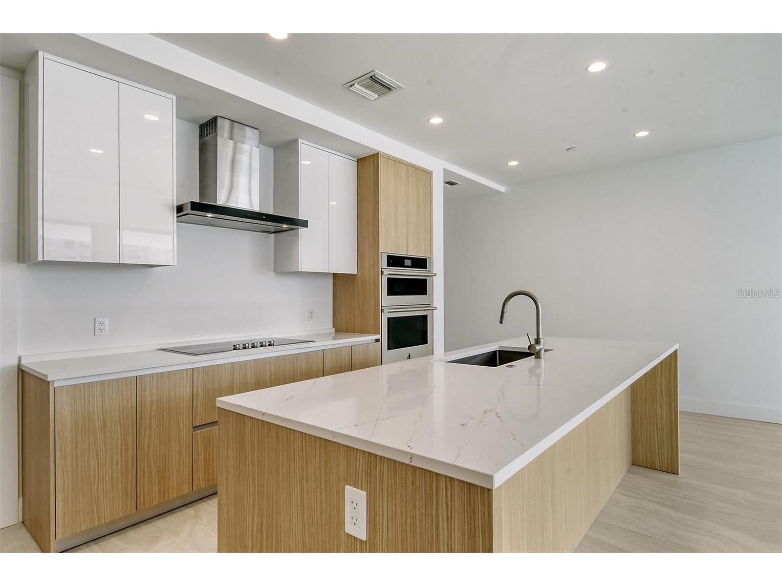 301 Quay Commons #1011 Sarasota FL 34236 A4692152 image20