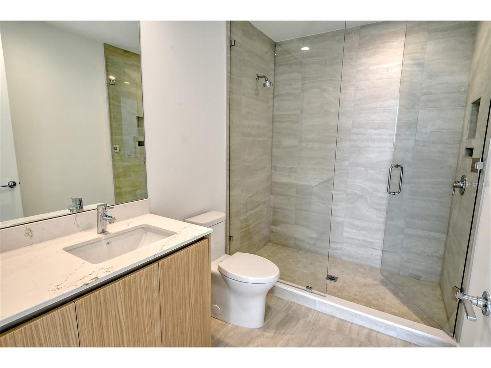 301 Quay Commons #1011 Sarasota FL 34236 A4692152 image32