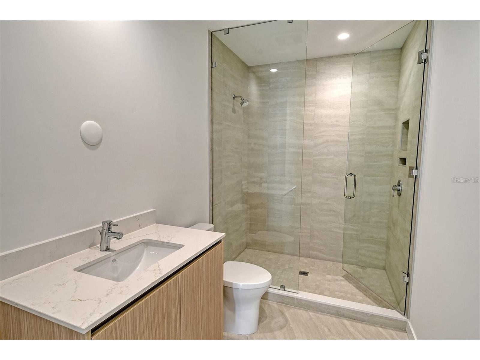 301 Quay Commons #1011 Sarasota FL 34236 A4692152 image35