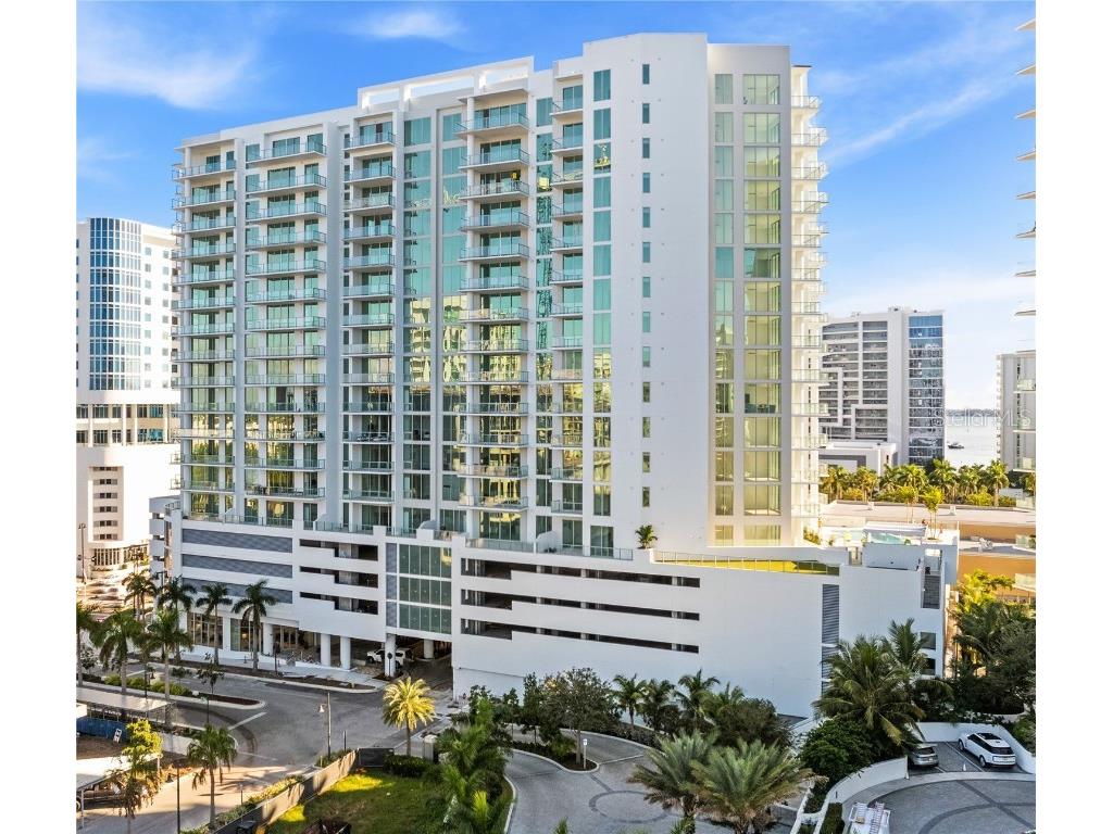 301 Quay Commons #1204 Sarasota FL 34236 A4660721 image1