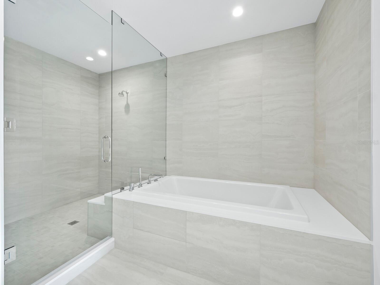 301 Quay Commons #1409 Sarasota FL 34236 A4684993 image17
