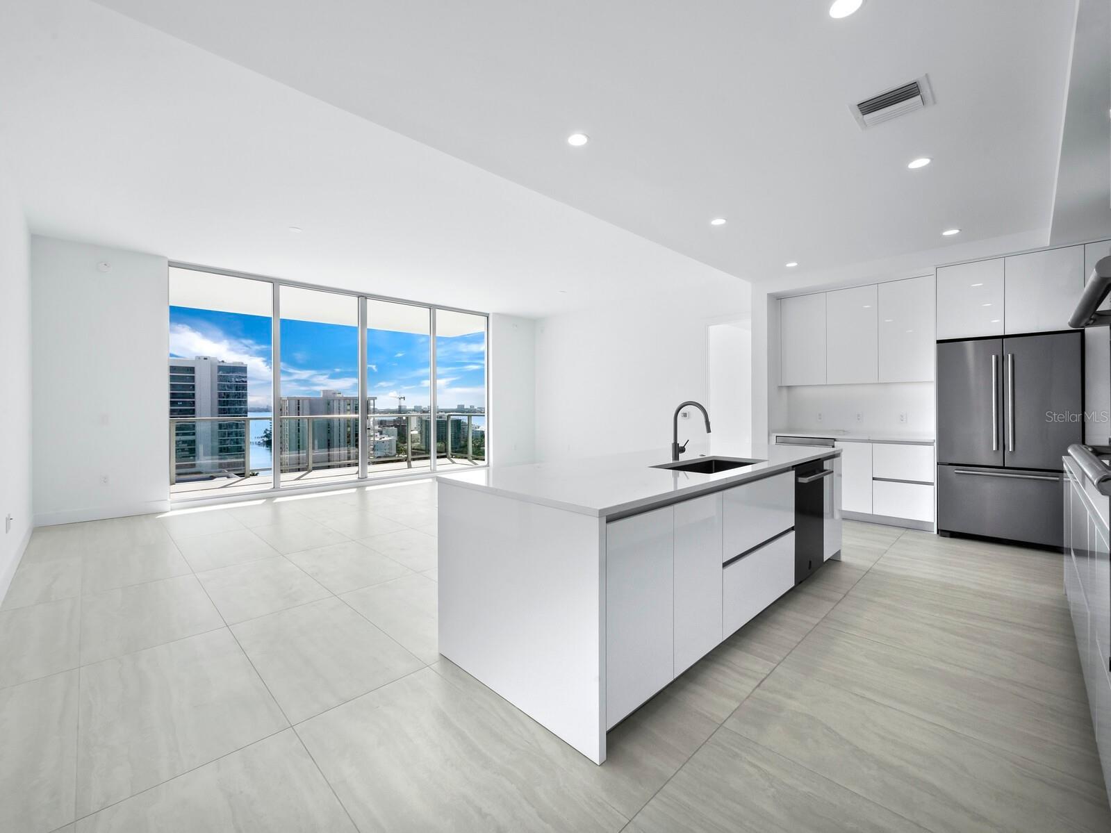301 Quay Commons #1409 Sarasota FL 34236 A4684993 image3