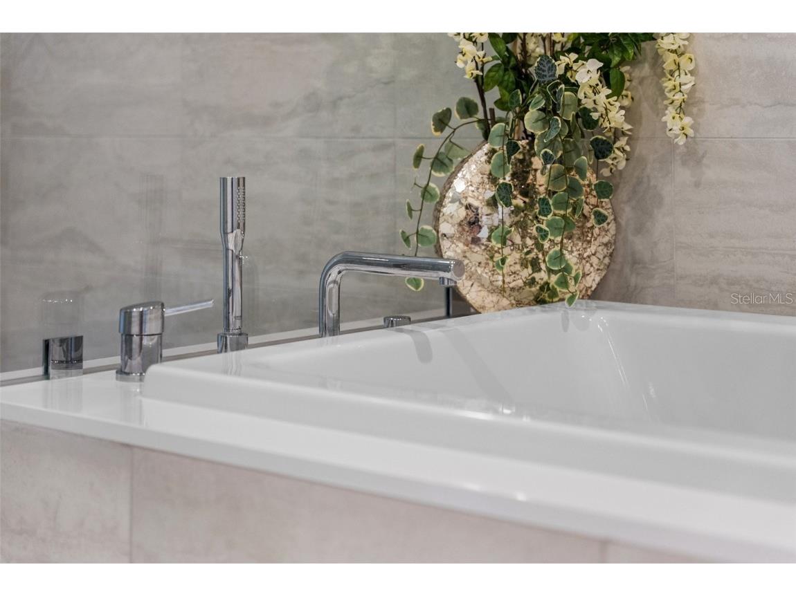 301 Quay Commons #1709 Sarasota FL 34236 A4650966 image56