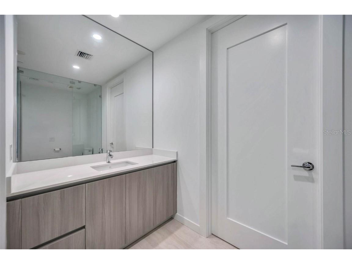301 Quay Commons #1711 Sarasota FL 34236 A4652453 image32