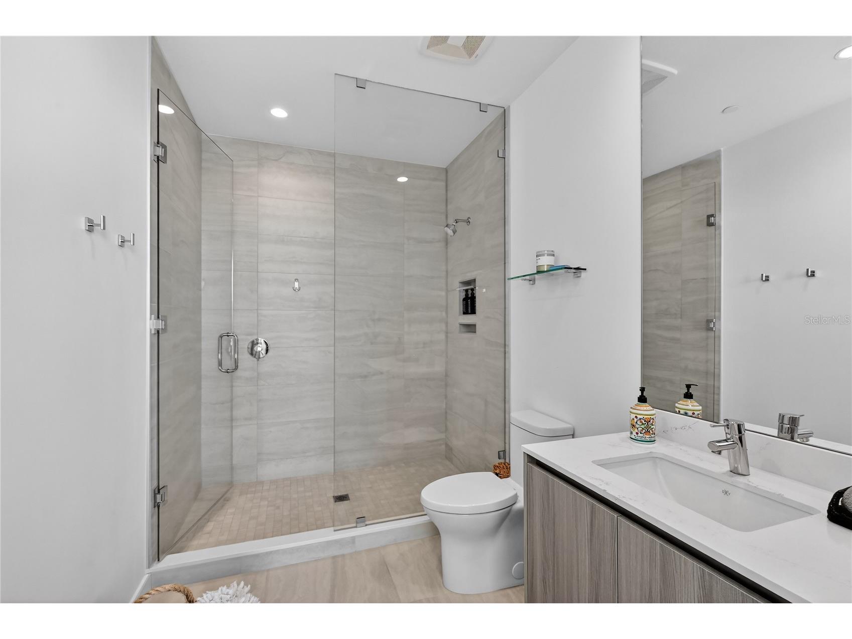 301 Quay Commons #1807 Sarasota FL 34236 A4676742 image25