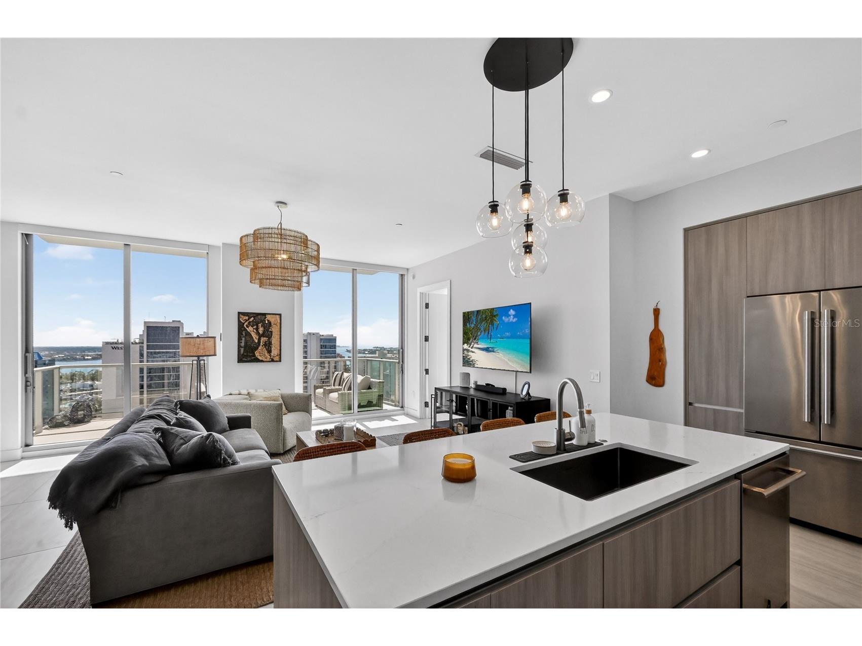 301 Quay Commons #1807 Sarasota FL 34236 A4676742 image6