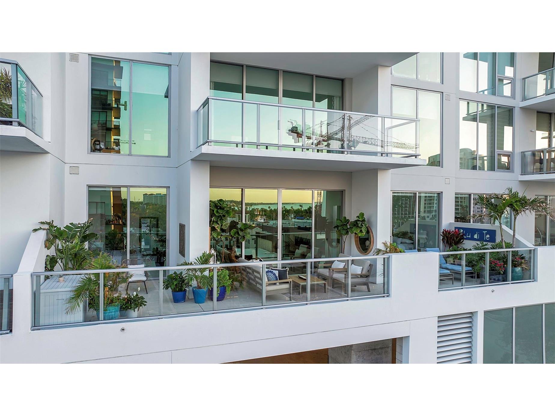 301 Quay Commons #503 Sarasota FL 34236 A4666387 image1