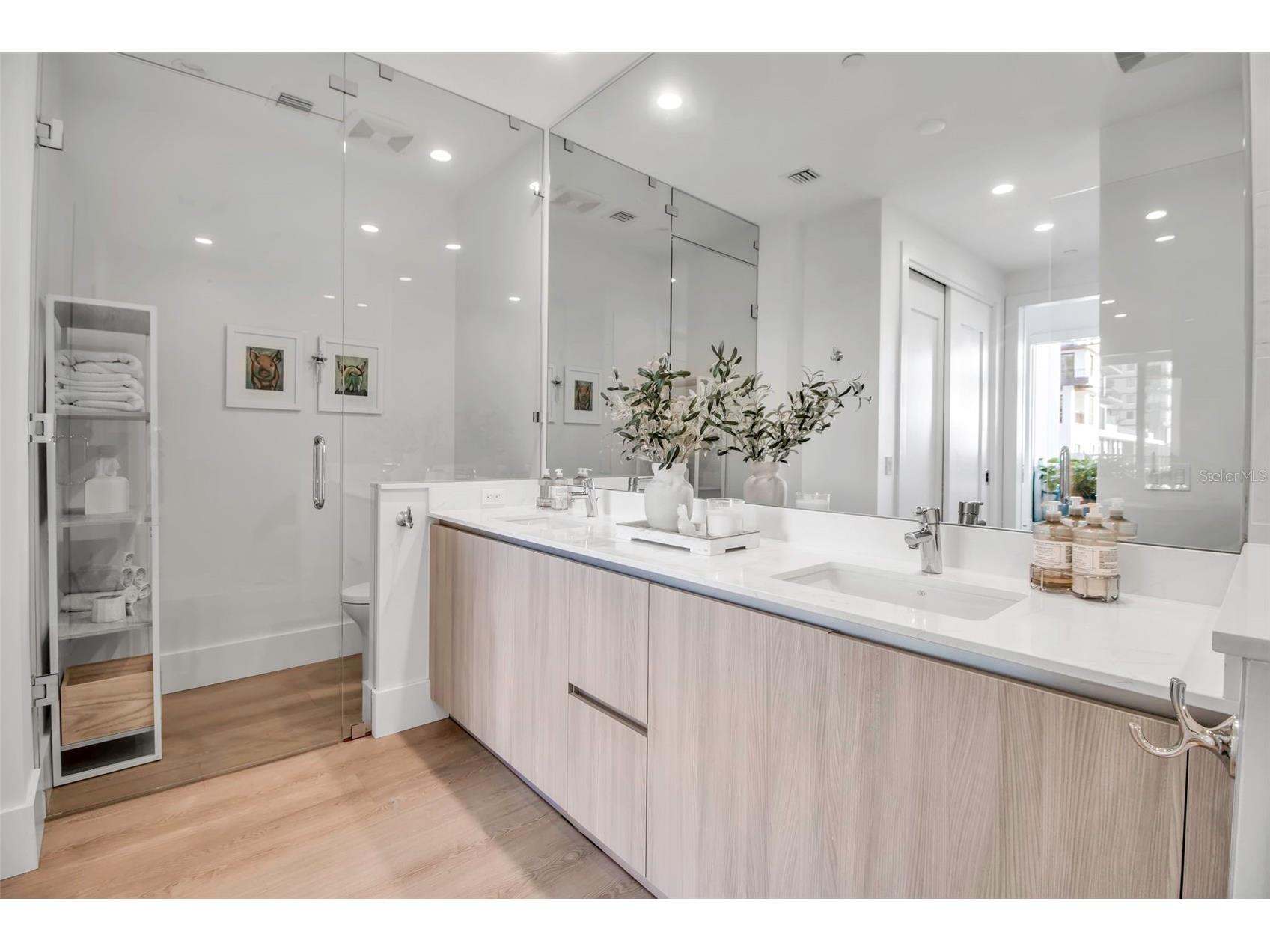 301 Quay Commons #503 Sarasota FL 34236 A4666387 image16