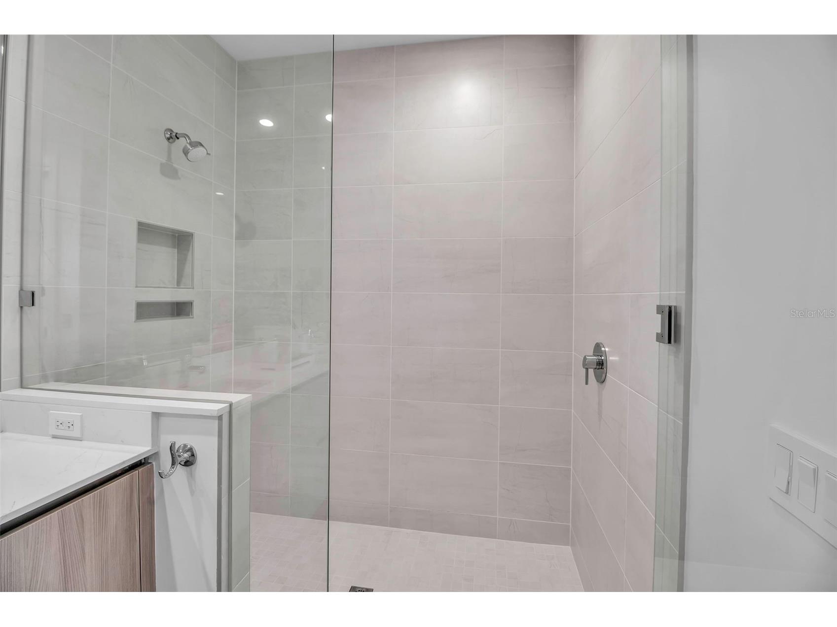 301 Quay Commons #503 Sarasota FL 34236 A4666387 image17