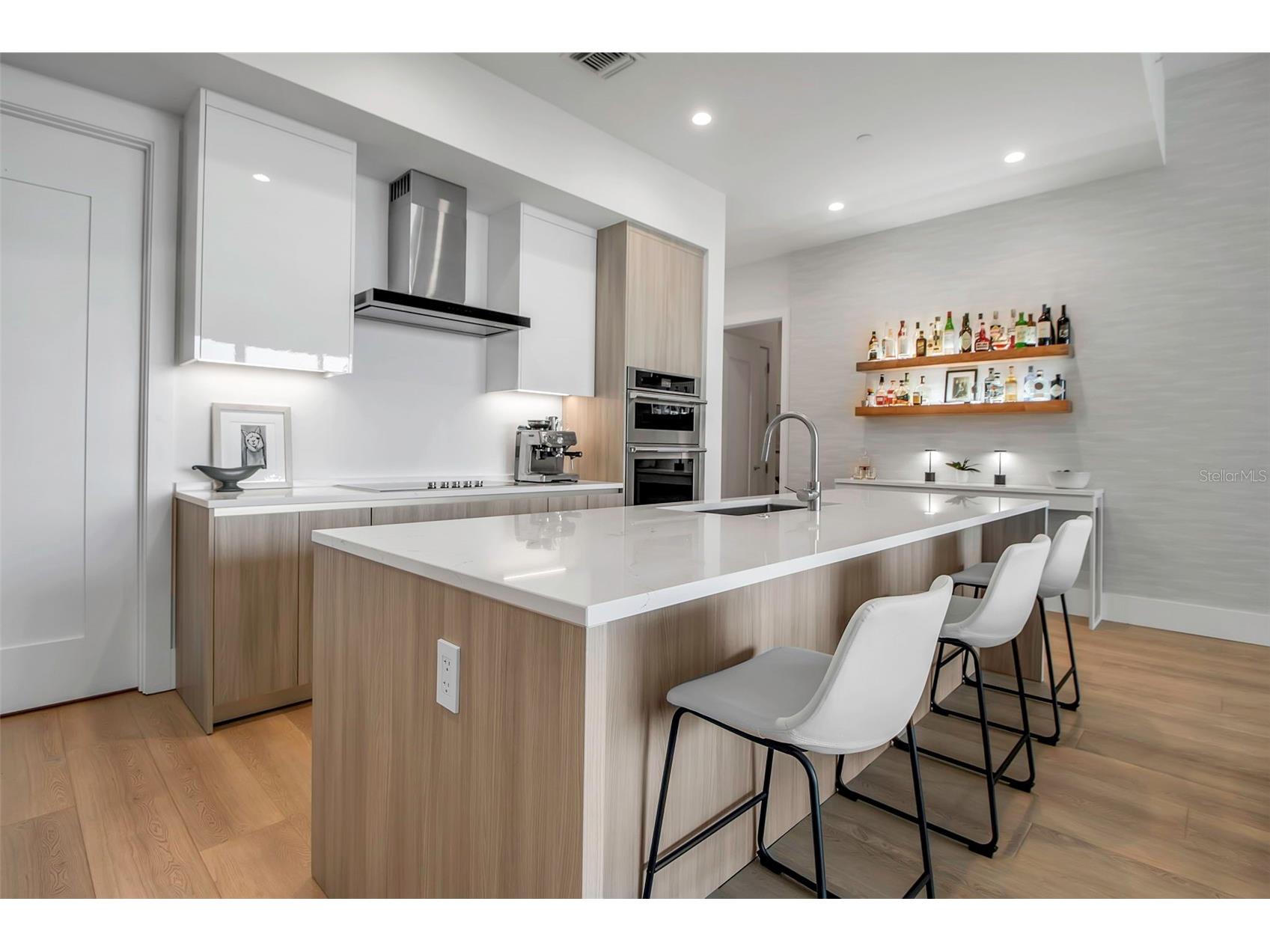 301 Quay Commons #503 Sarasota FL 34236 A4666387 image3