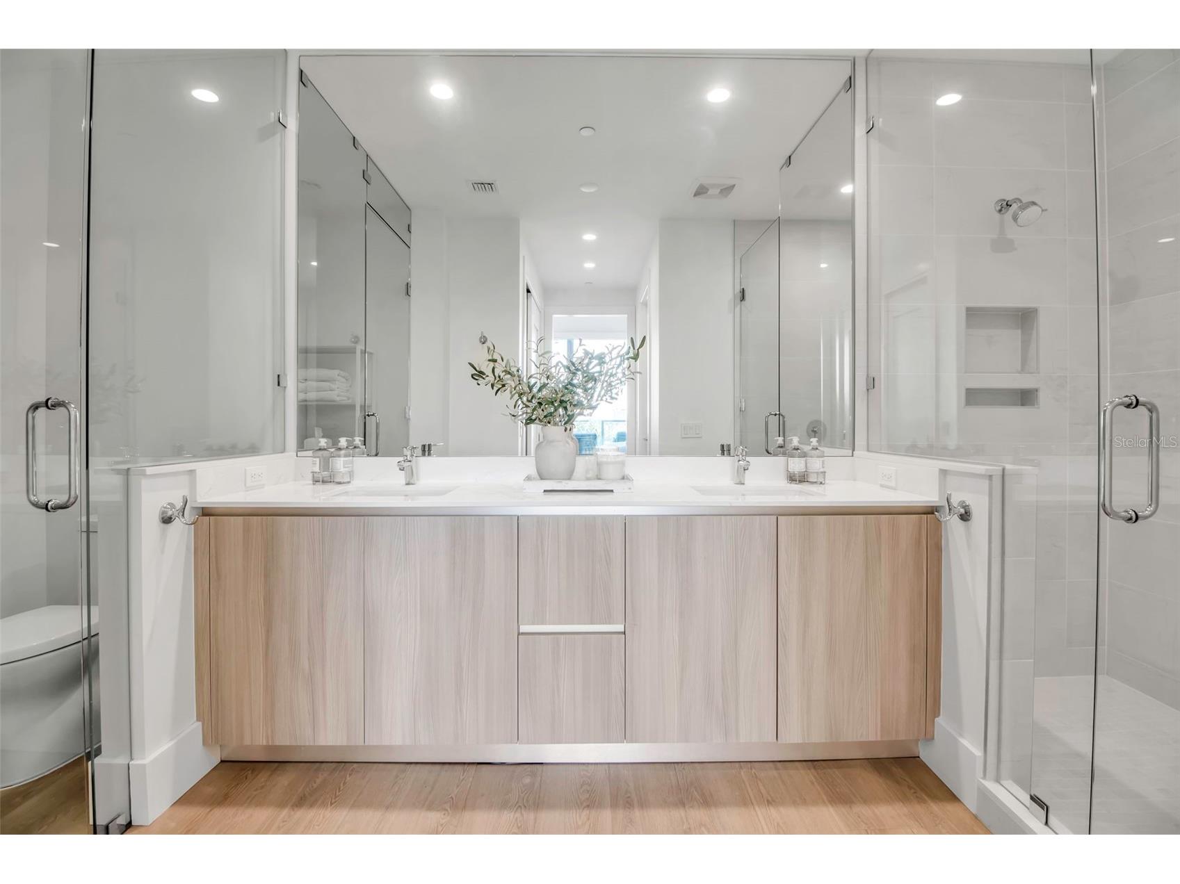 301 Quay Commons #503 Sarasota FL 34236 A4666387 image56