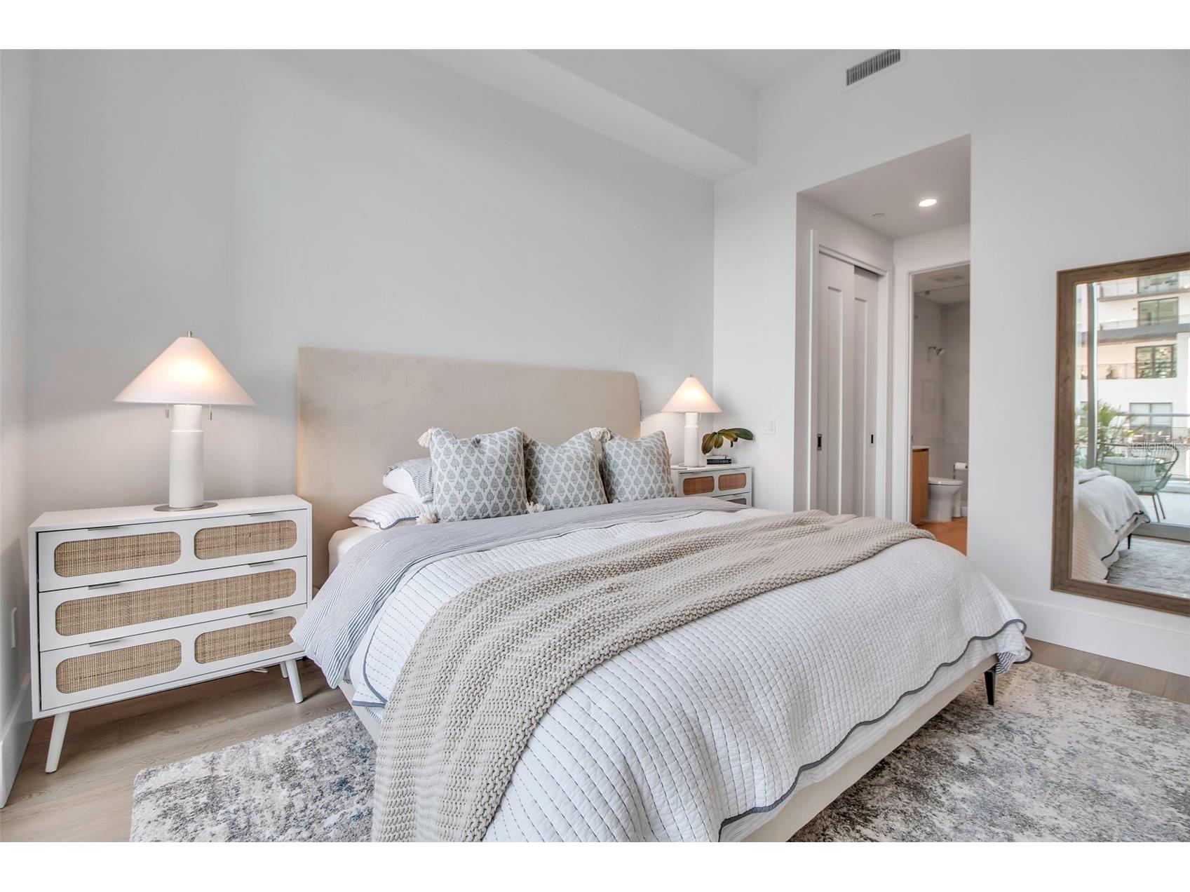 301 Quay Commons #503 Sarasota FL 34236 A4666387 image59