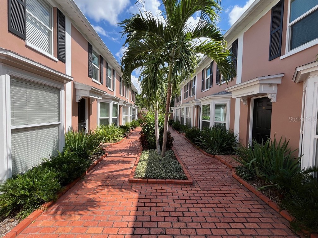 301 S Bungalow Park Avenue #B Tampa FL 33609 A4668609 image1