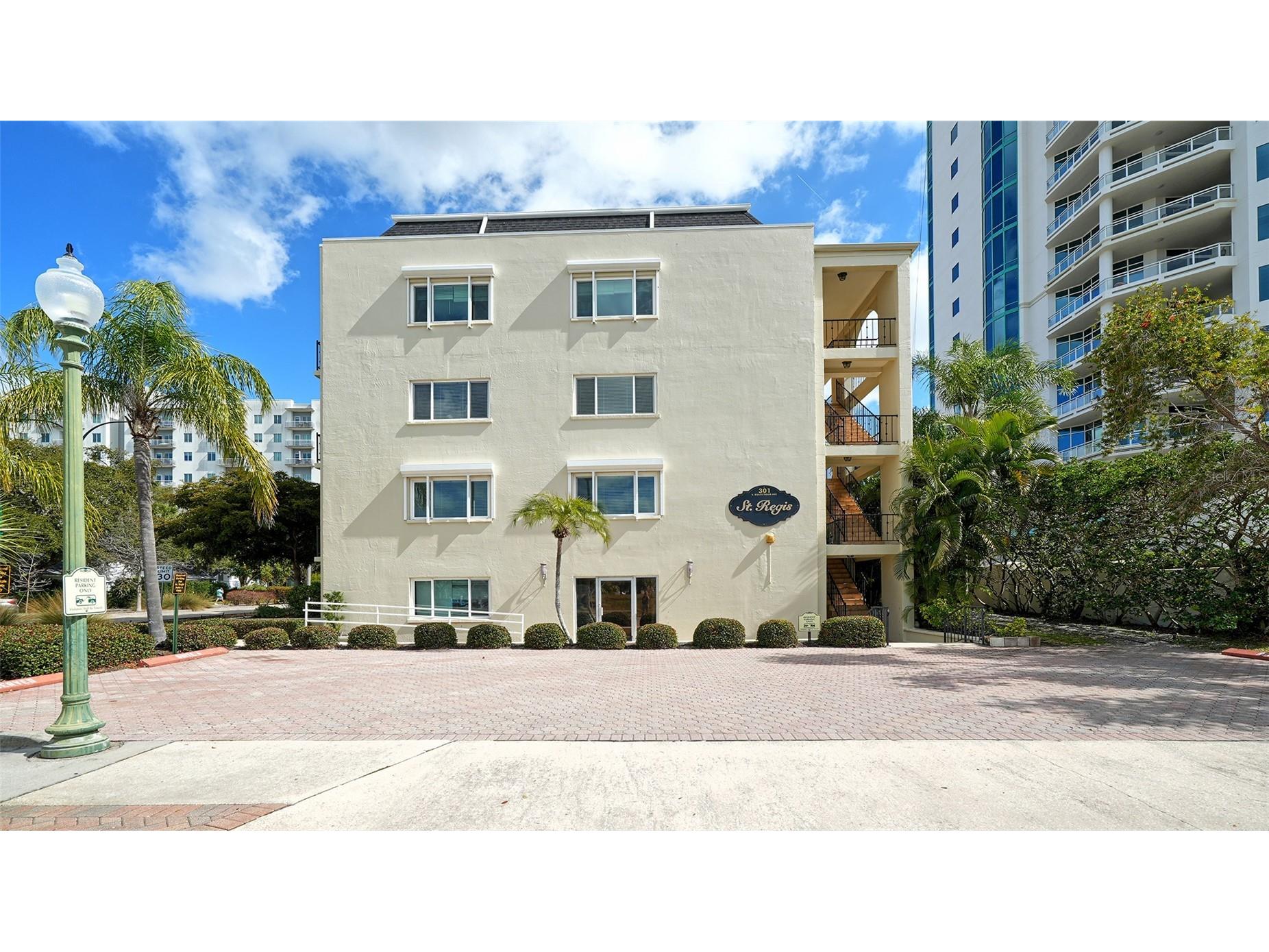301 S Gulfstream Avenue #303 Sarasota FL 34236 A4682406 image2