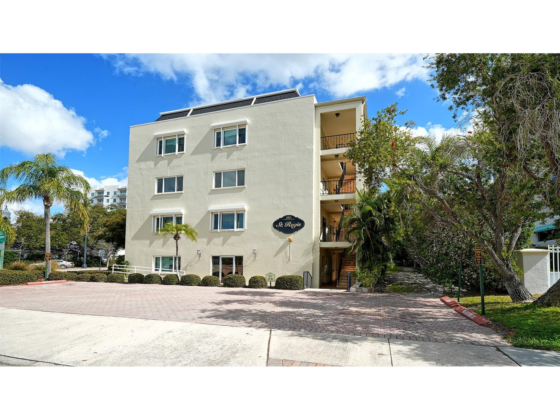 301 S Gulfstream Avenue #303 Sarasota FL 34236 A4682406 image26