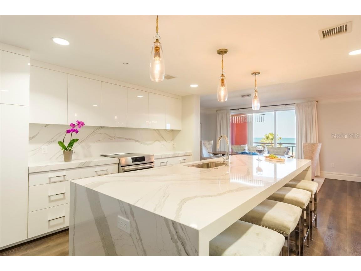 301 S Gulfview Boulevard #304 Clearwater Beach FL 33767 TB8384513 image9