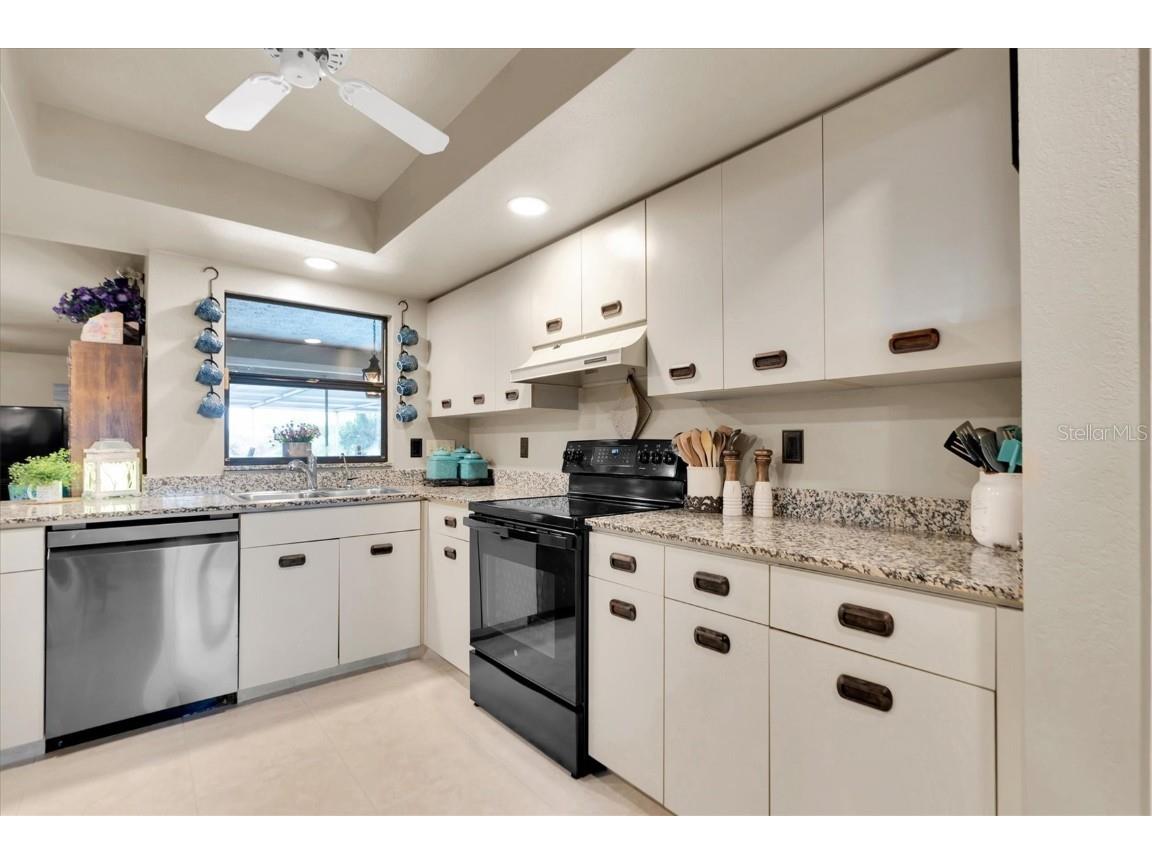 301 Thorn Hill Place Sun City Center FL 33573 C7515255 image12