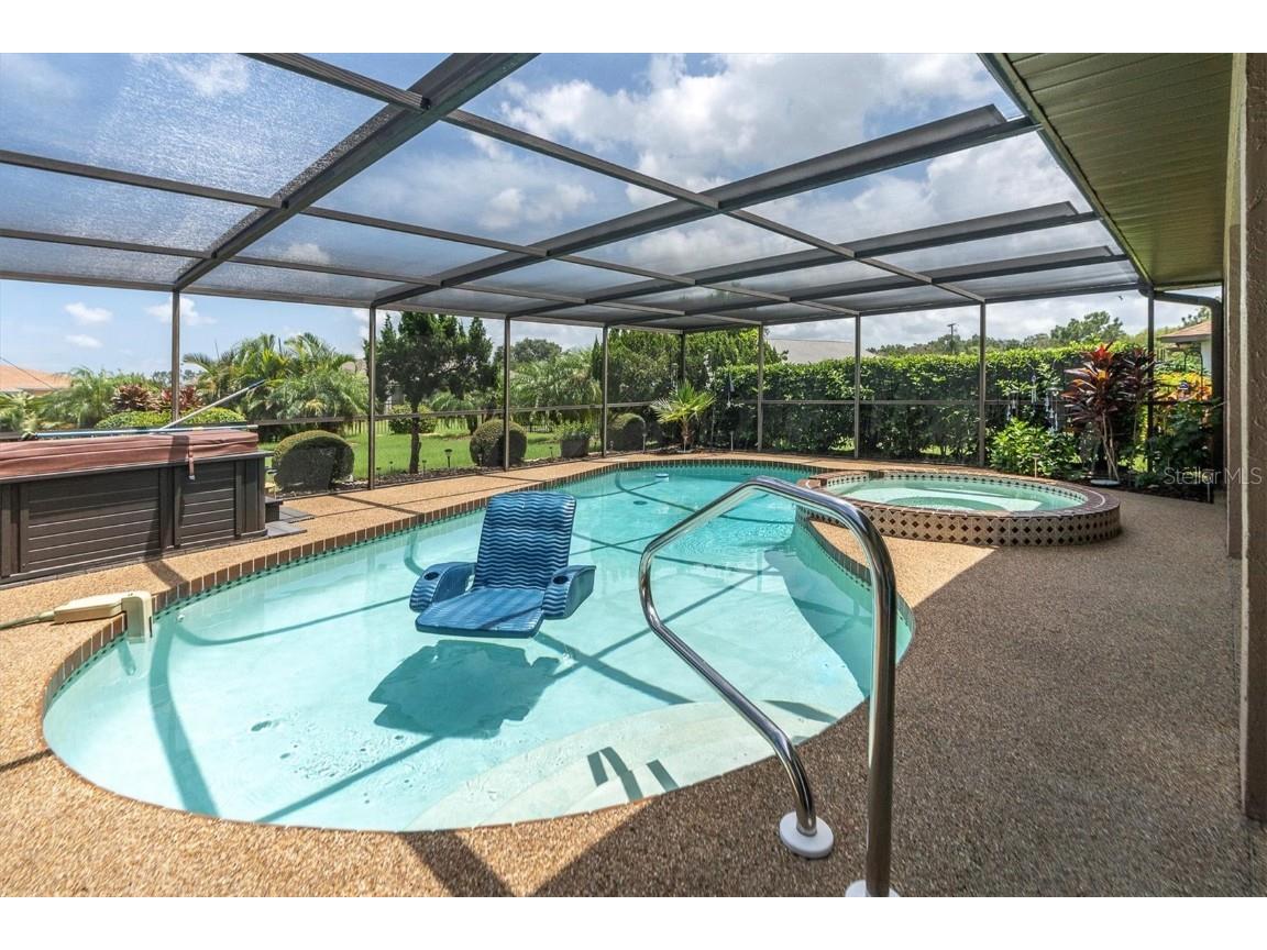 301 Thorn Hill Place Sun City Center FL 33573 C7515255 image2