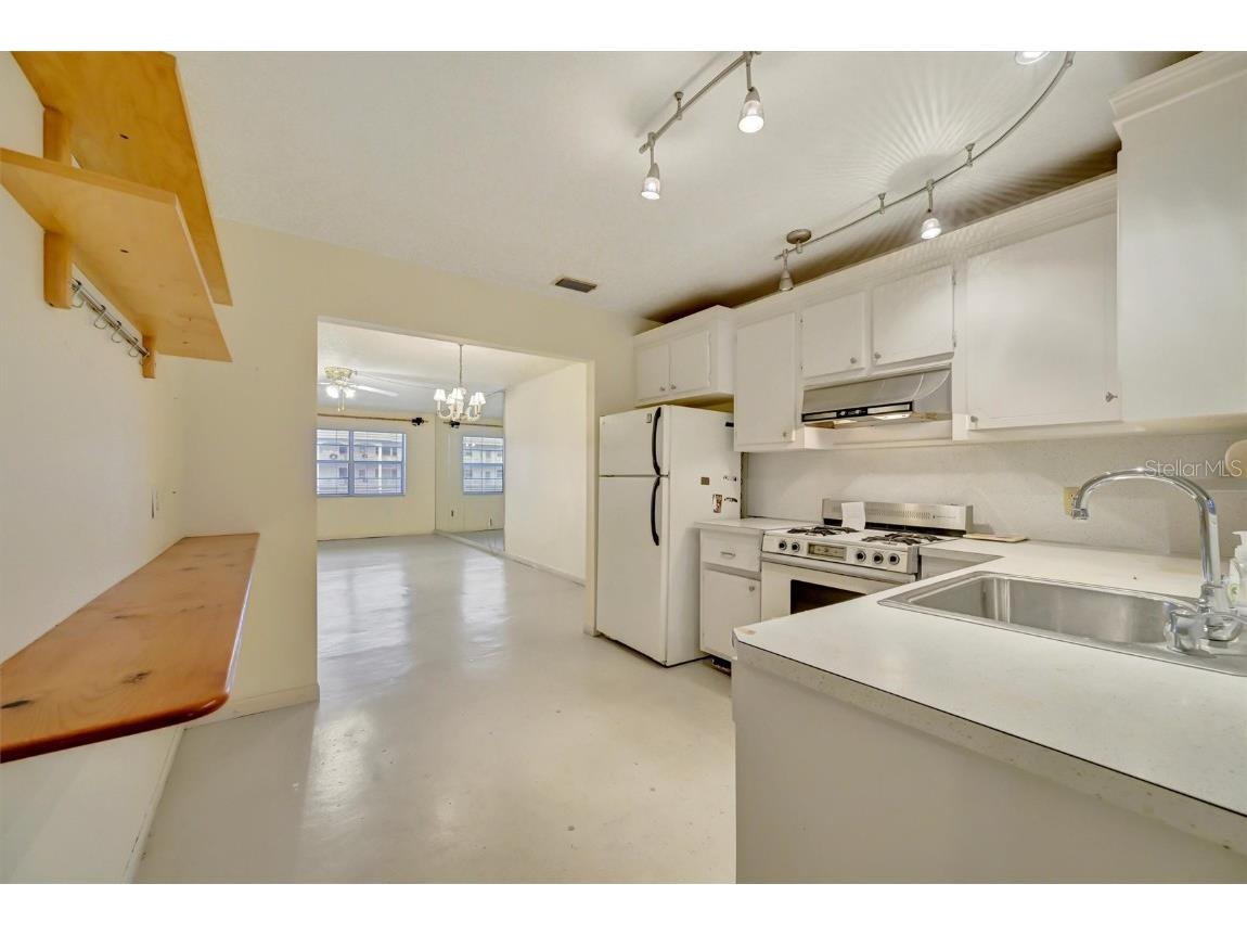 3010 59th Street S #306 Gulfport FL 33707 TB8443805 image8